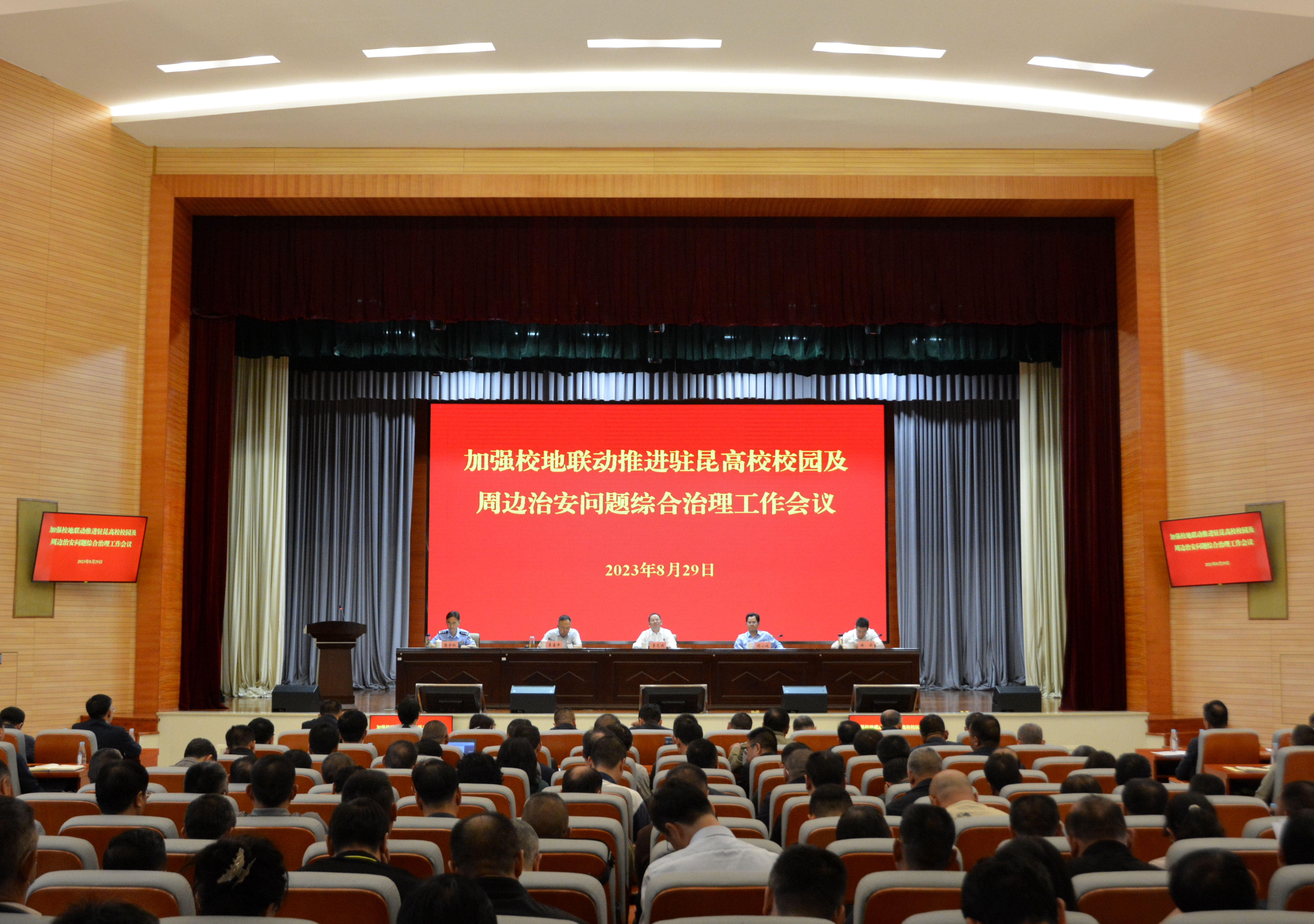 �ӏ�(qi��ng)У��(li��n)�� ���M(j��n)�v����УУ�@����߅�ΰ����}�C�������������h���_