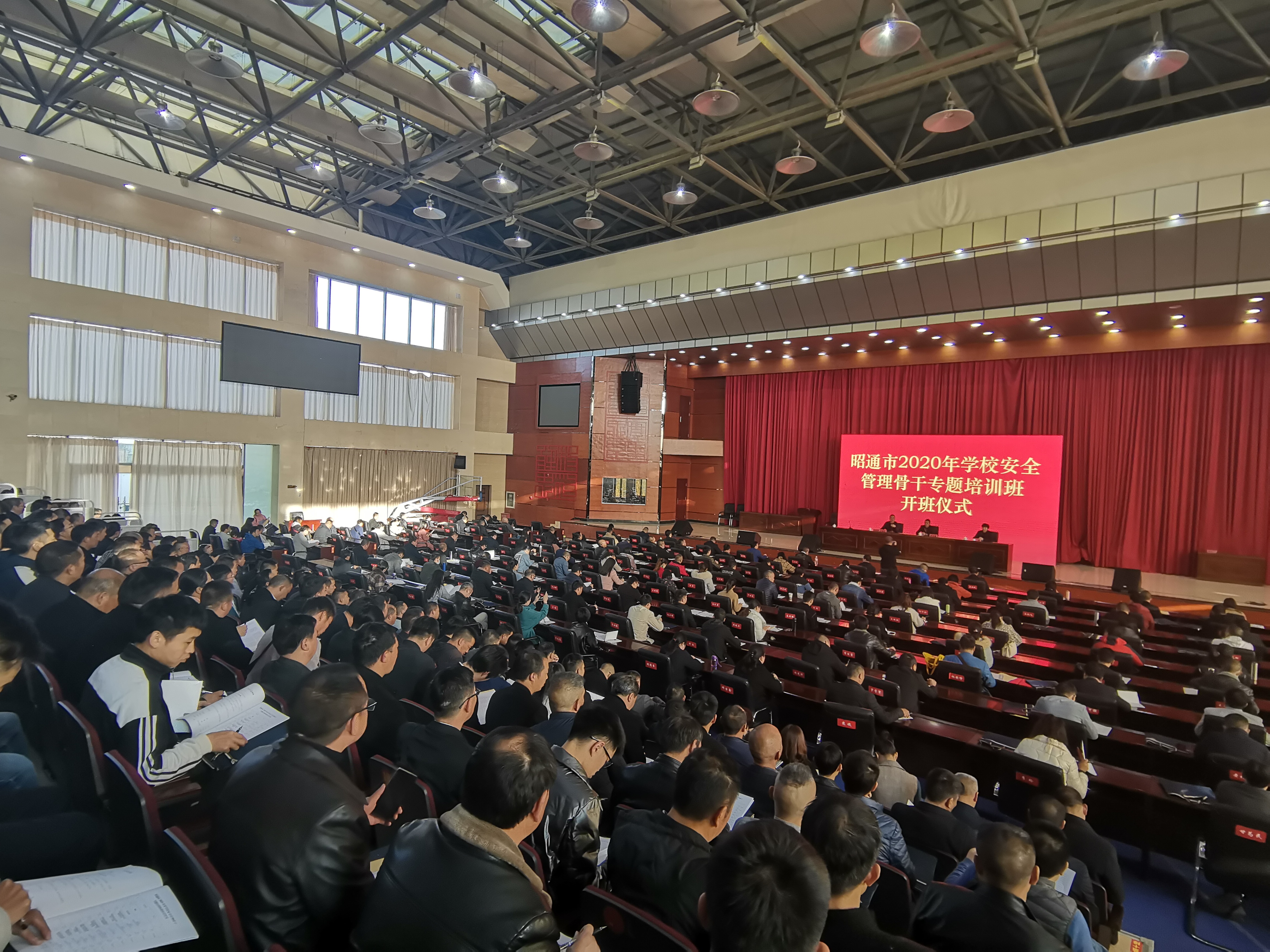 ��ͨ��2020��W(xu��)У��ȫ�����ǸɌ��}��Ӗ(x��n)��